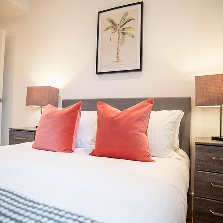 Deluxe Chic 1 2 Bed Apts Near Heathrow Legoland Windsor Slough 빌라 외부 사진