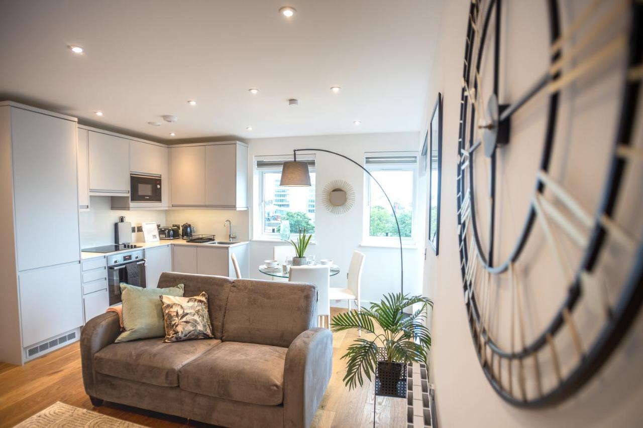Deluxe Chic 1 2 Bed Apts Near Heathrow Legoland Windsor Slough 빌라 외부 사진