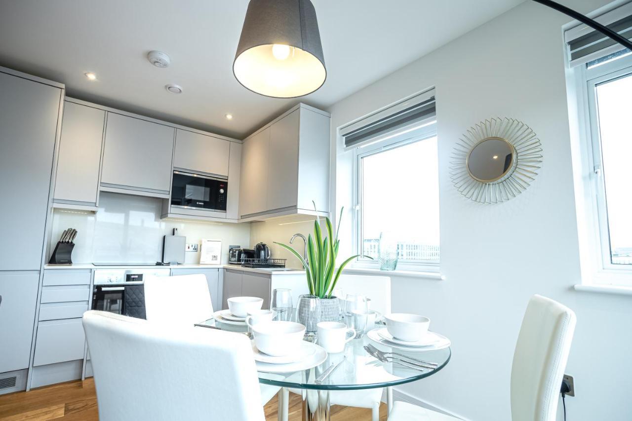 Deluxe Chic 1 2 Bed Apts Near Heathrow Legoland Windsor Slough 빌라 외부 사진