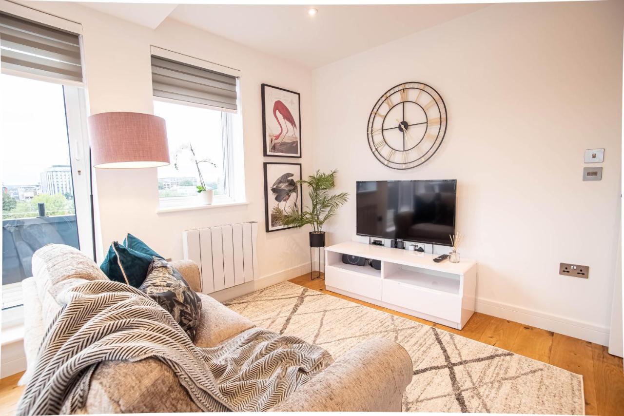 Deluxe Chic 1 2 Bed Apts Near Heathrow Legoland Windsor Slough 빌라 외부 사진