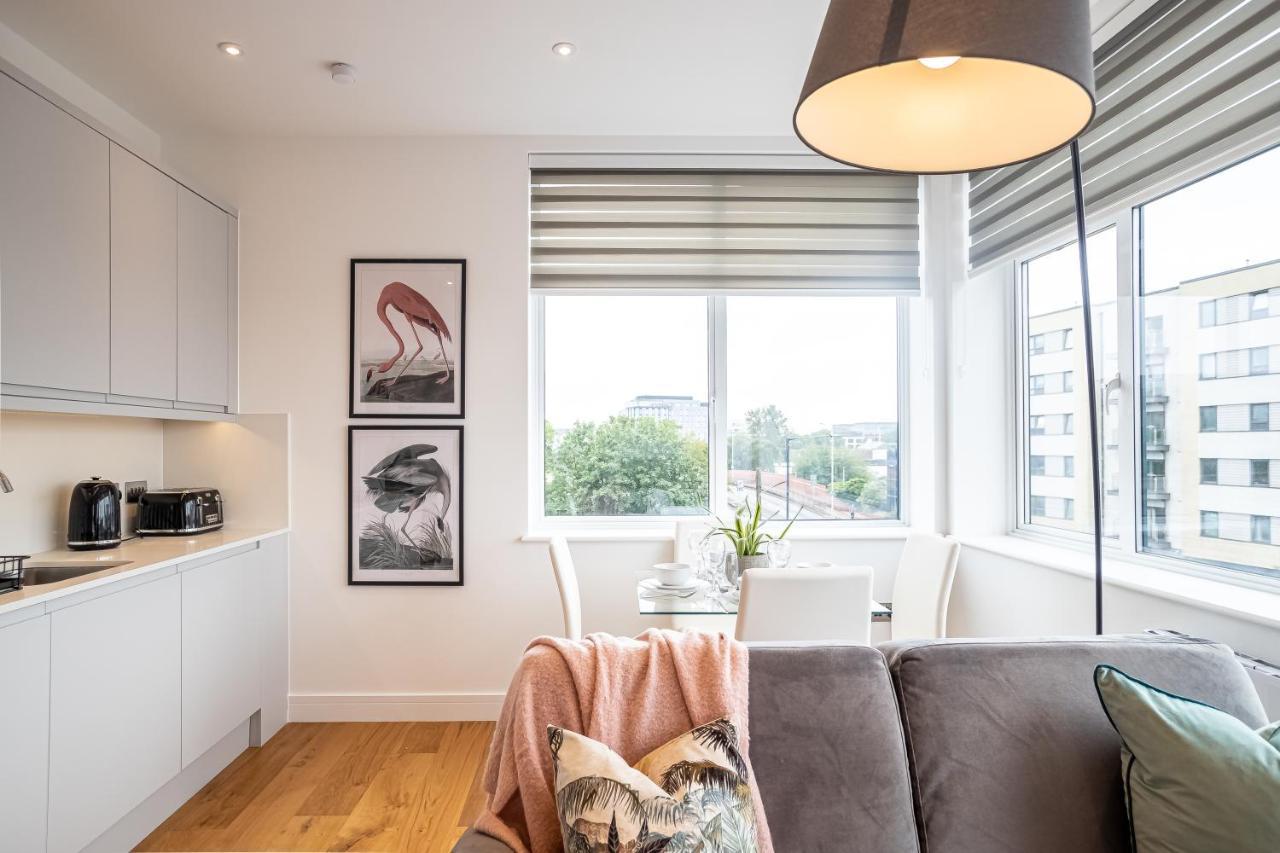 Deluxe Chic 1 2 Bed Apts Near Heathrow Legoland Windsor Slough 빌라 외부 사진