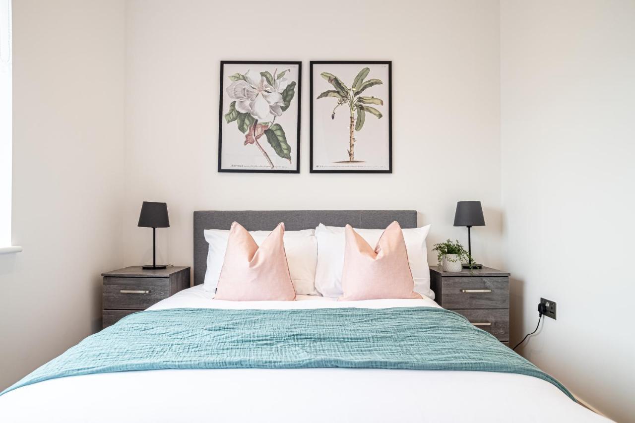 Deluxe Chic 1 2 Bed Apts Near Heathrow Legoland Windsor Slough 빌라 외부 사진