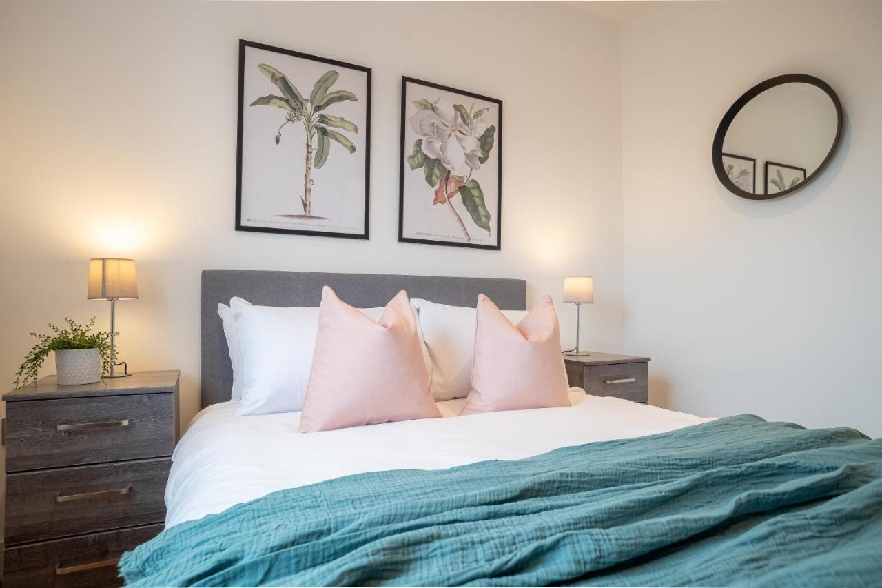 Deluxe Chic 1 2 Bed Apts Near Heathrow Legoland Windsor Slough 빌라 외부 사진