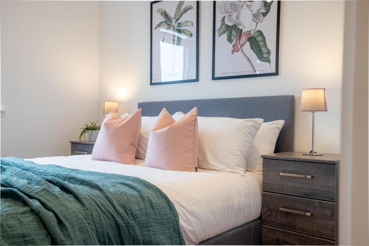 Deluxe Chic 1 2 Bed Apts Near Heathrow Legoland Windsor Slough 빌라 외부 사진