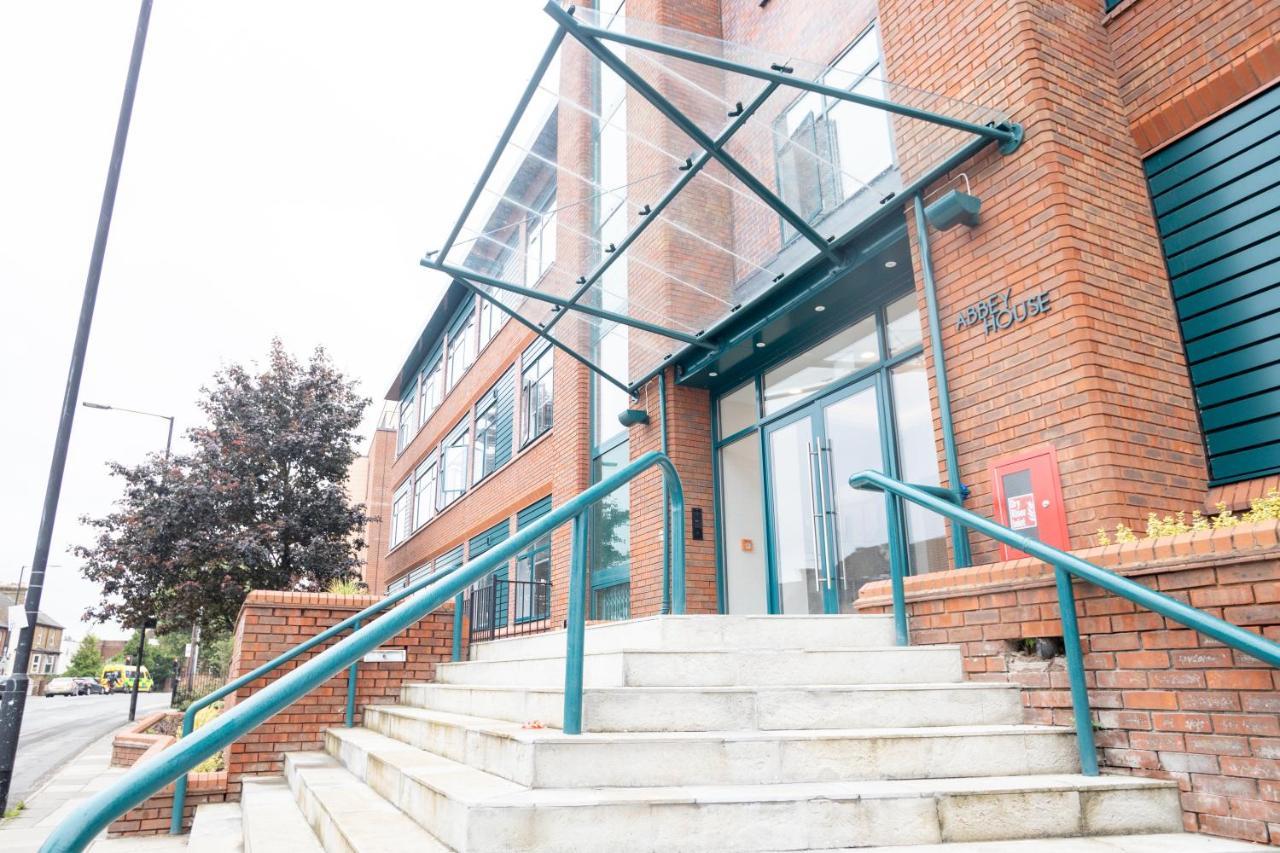 Deluxe Chic 1 2 Bed Apts Near Heathrow Legoland Windsor Slough 빌라 외부 사진