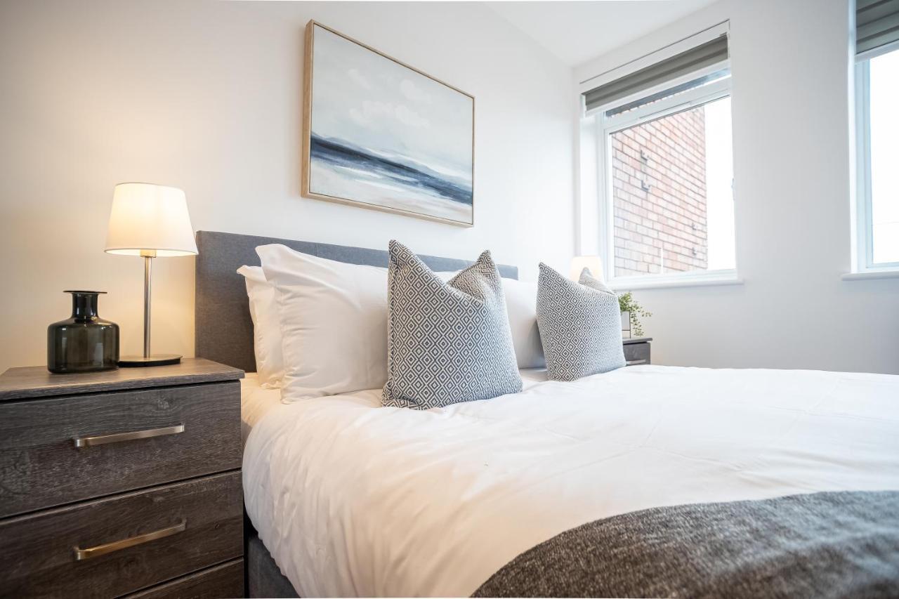 Deluxe Chic 1 2 Bed Apts Near Heathrow Legoland Windsor Slough 빌라 외부 사진