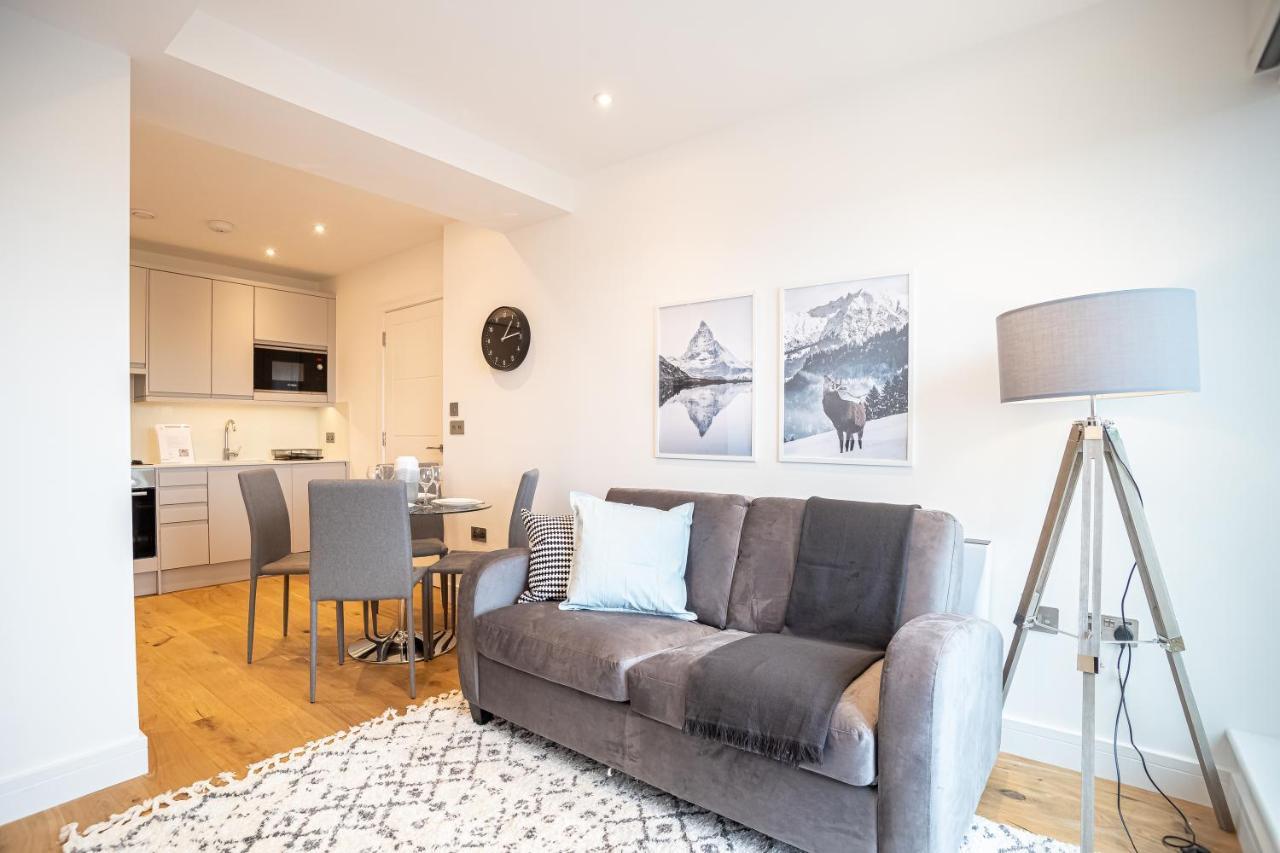 Deluxe Chic 1 2 Bed Apts Near Heathrow Legoland Windsor Slough 빌라 외부 사진