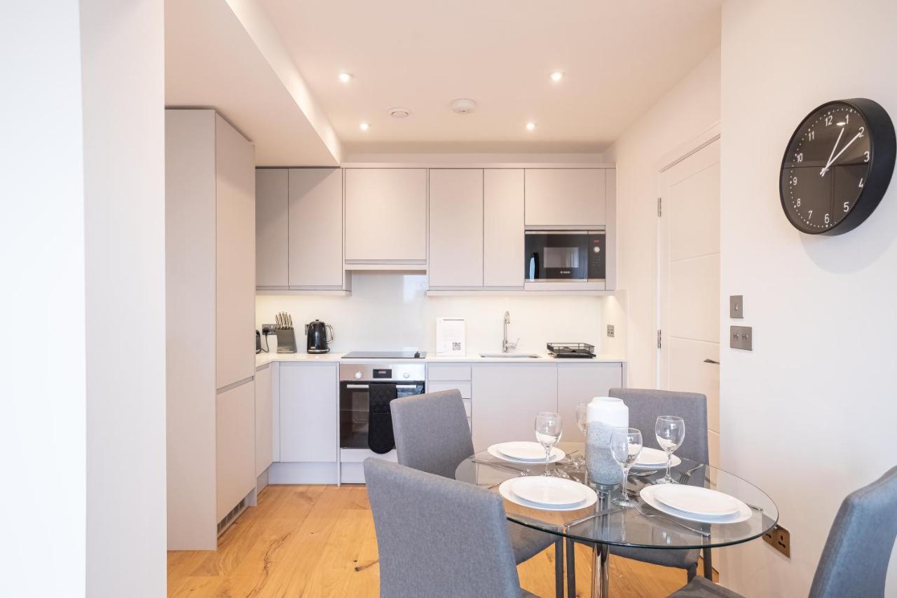 Deluxe Chic 1 2 Bed Apts Near Heathrow Legoland Windsor Slough 빌라 외부 사진