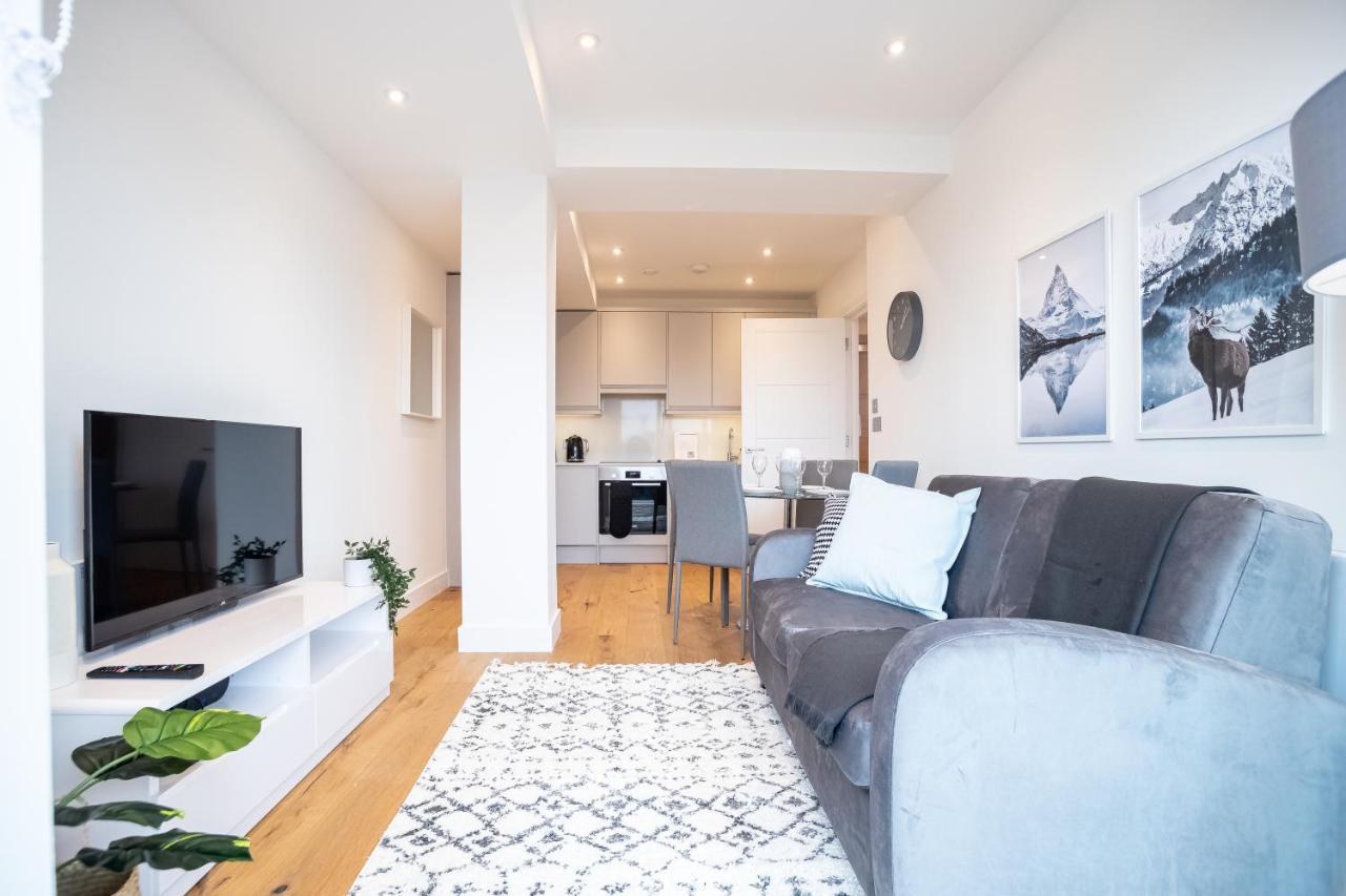 Deluxe Chic 1 2 Bed Apts Near Heathrow Legoland Windsor Slough 빌라 외부 사진