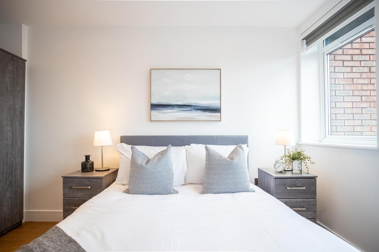 Deluxe Chic 1 2 Bed Apts Near Heathrow Legoland Windsor Slough 빌라 외부 사진