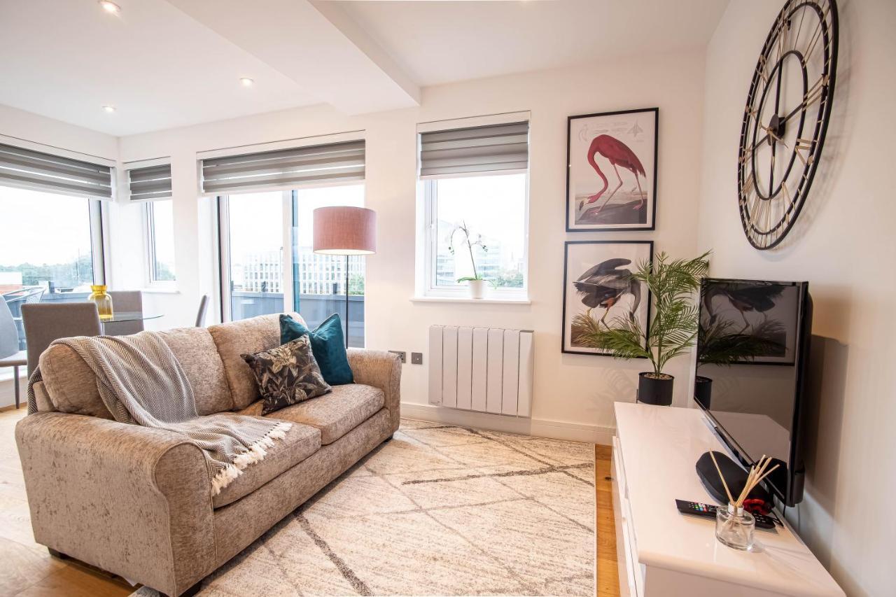 Deluxe Chic 1 2 Bed Apts Near Heathrow Legoland Windsor Slough 빌라 외부 사진