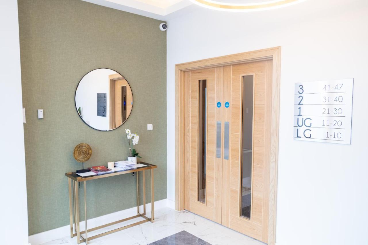 Deluxe Chic 1 2 Bed Apts Near Heathrow Legoland Windsor Slough 빌라 외부 사진