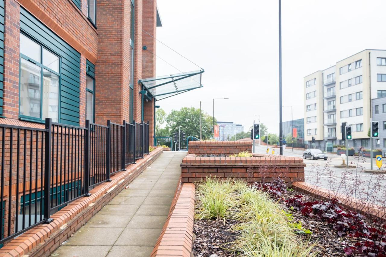 Deluxe Chic 1 2 Bed Apts Near Heathrow Legoland Windsor Slough 빌라 외부 사진