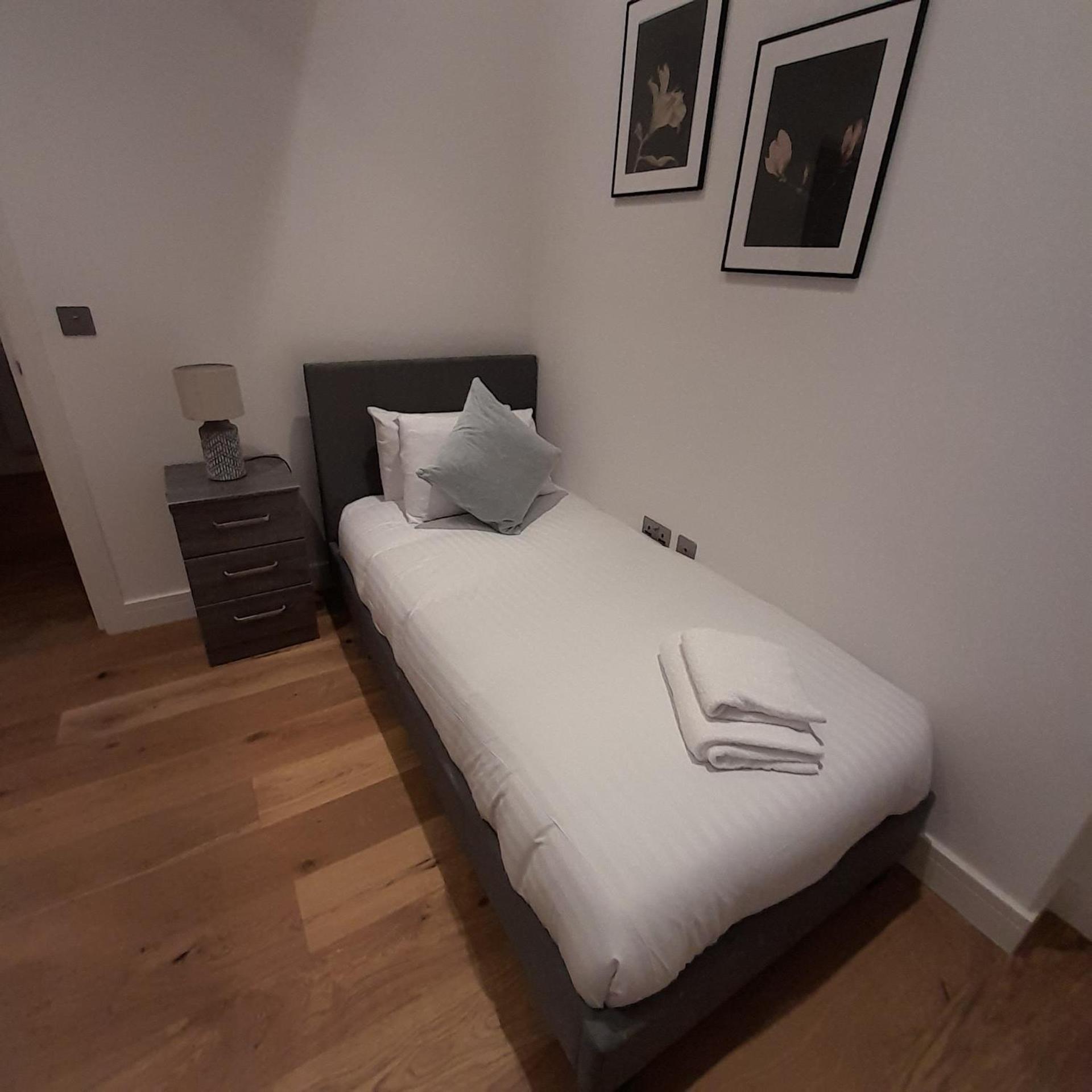 Deluxe Chic 1 2 Bed Apts Near Heathrow Legoland Windsor Slough 빌라 외부 사진