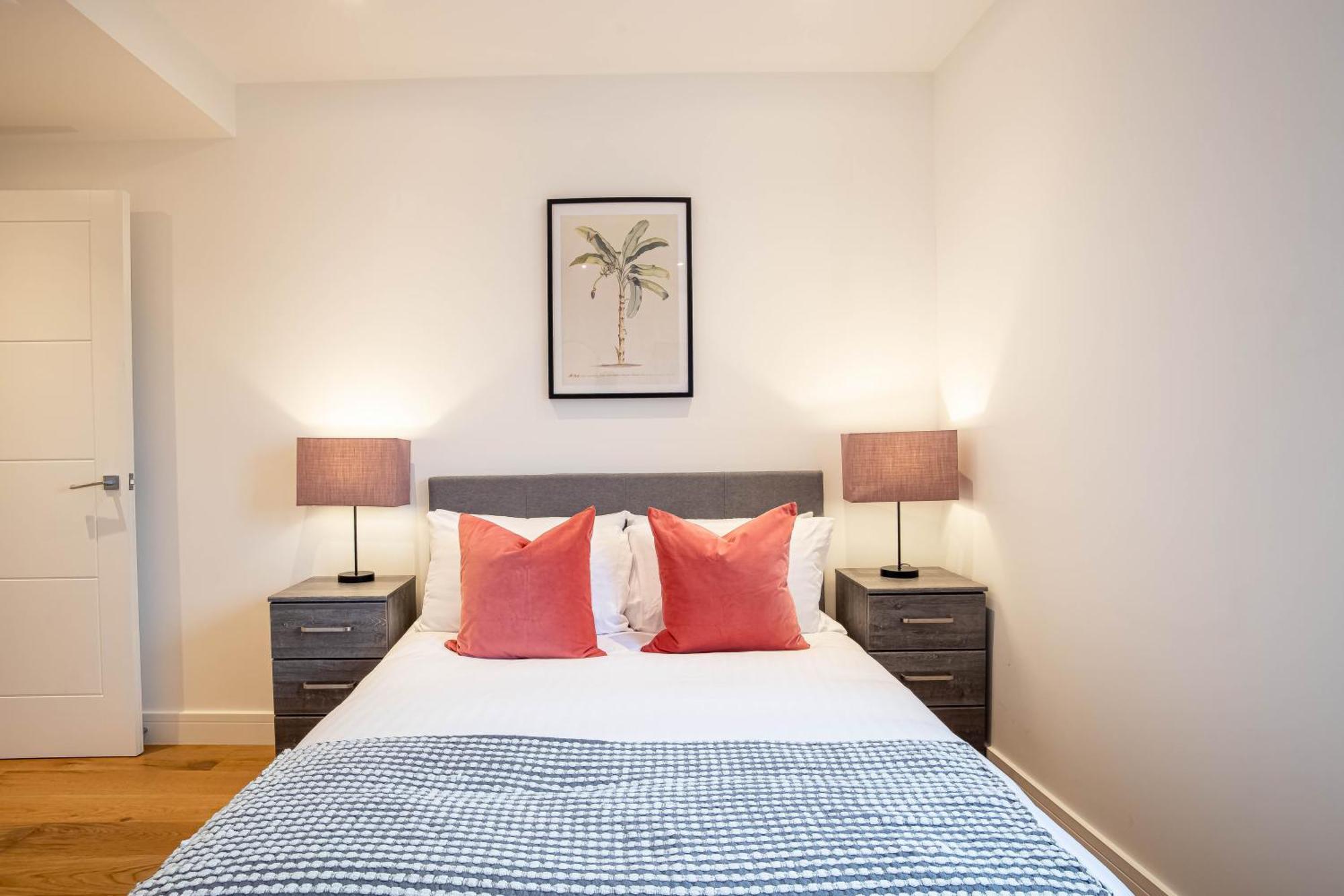 Deluxe Chic 1 2 Bed Apts Near Heathrow Legoland Windsor Slough 빌라 외부 사진