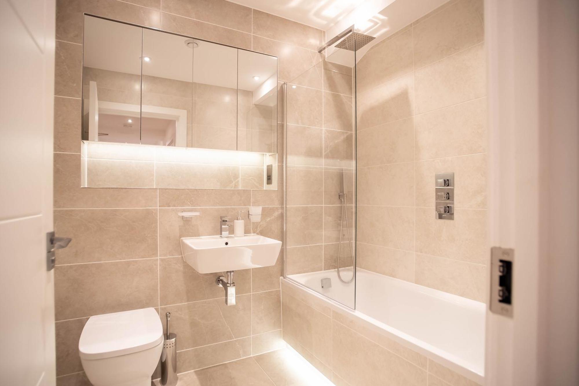 Deluxe Chic 1 2 Bed Apts Near Heathrow Legoland Windsor Slough 빌라 외부 사진