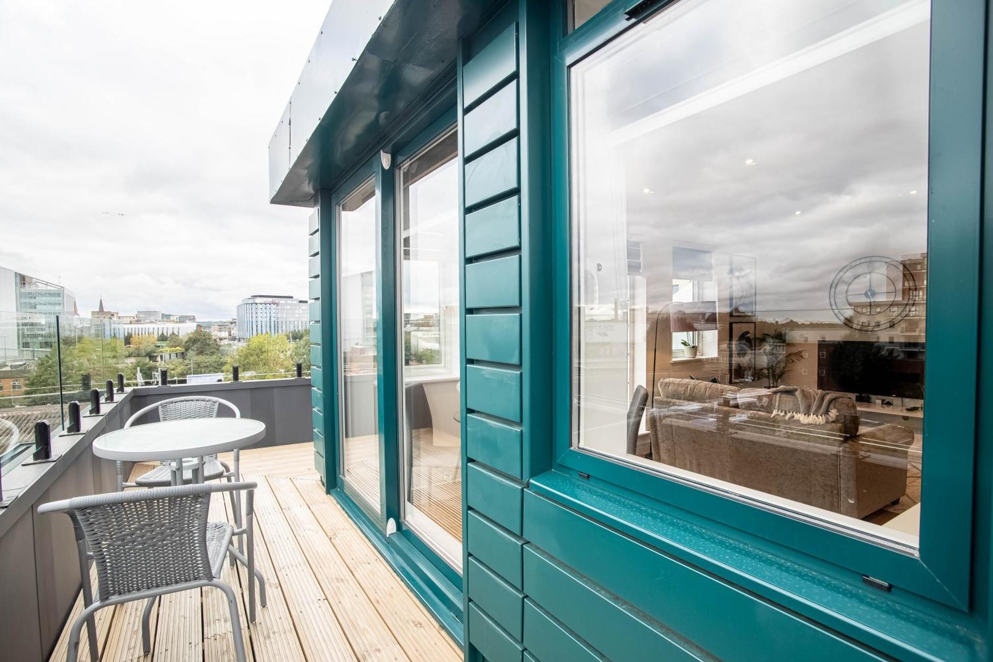 Deluxe Chic 1 2 Bed Apts Near Heathrow Legoland Windsor Slough 빌라 외부 사진
