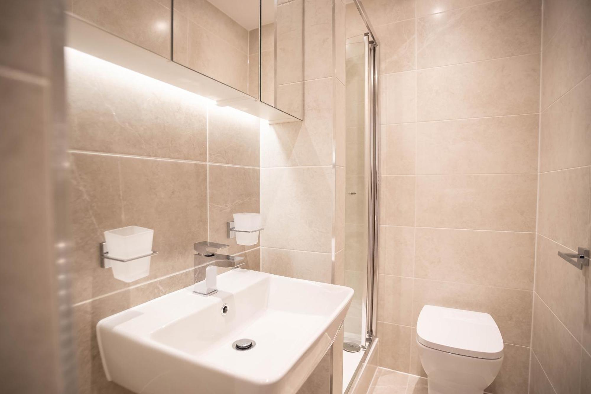 Deluxe Chic 1 2 Bed Apts Near Heathrow Legoland Windsor Slough 빌라 외부 사진