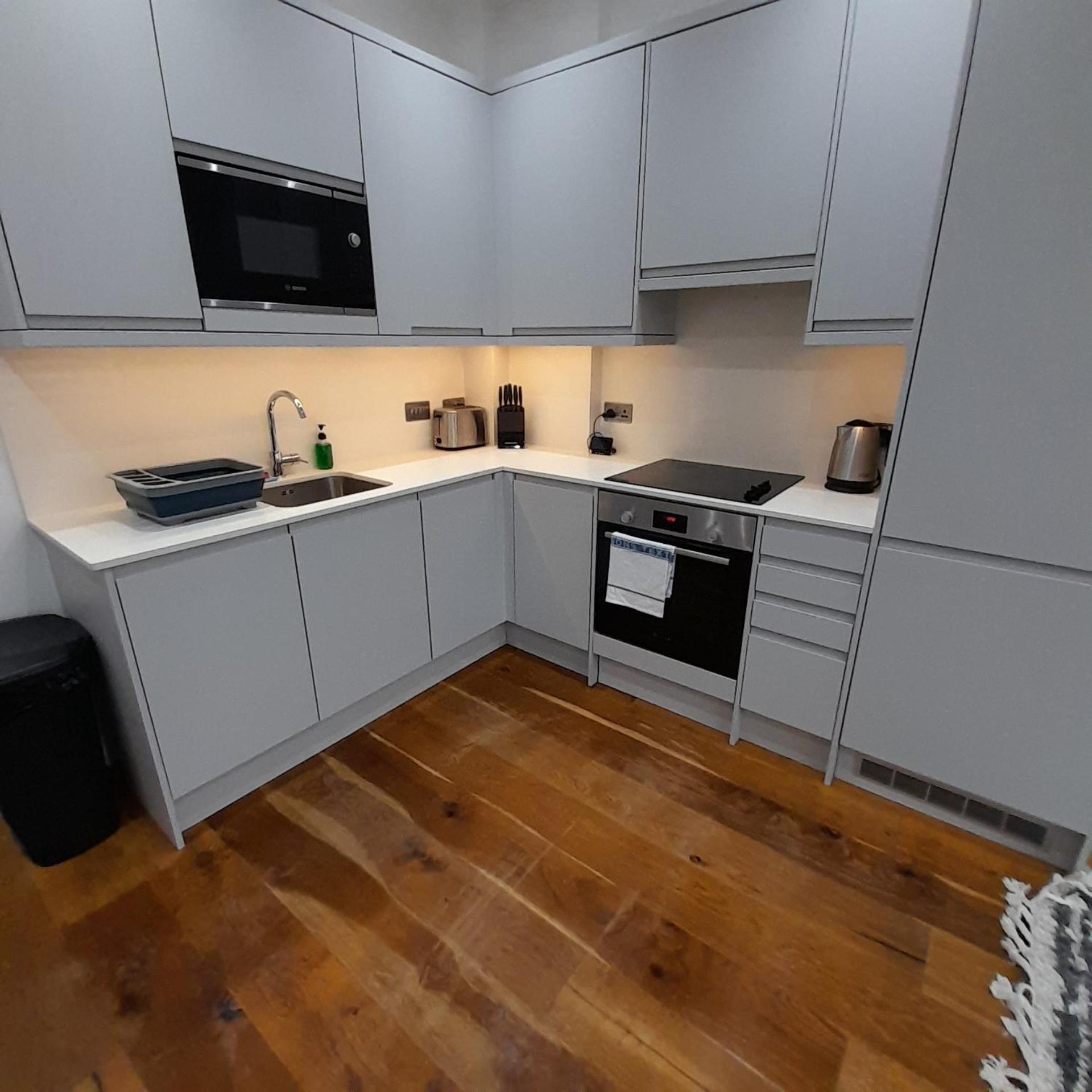 Deluxe Chic 1 2 Bed Apts Near Heathrow Legoland Windsor Slough 빌라 외부 사진