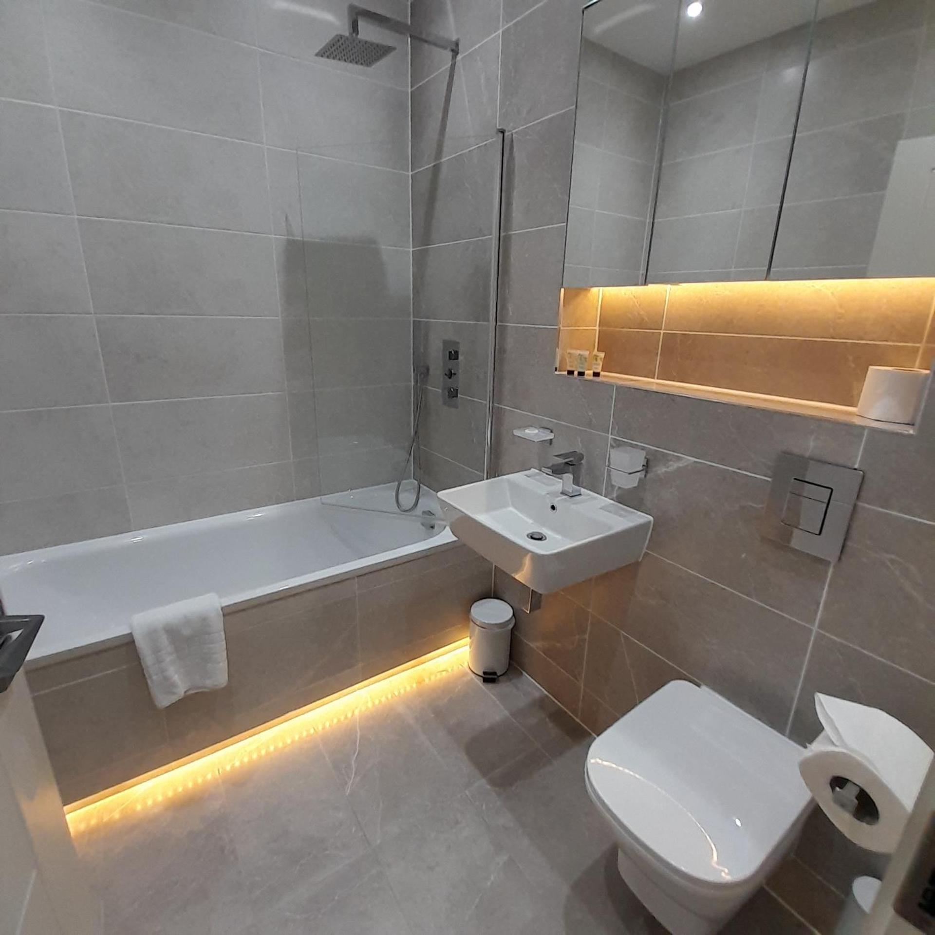 Deluxe Chic 1 2 Bed Apts Near Heathrow Legoland Windsor Slough 빌라 외부 사진