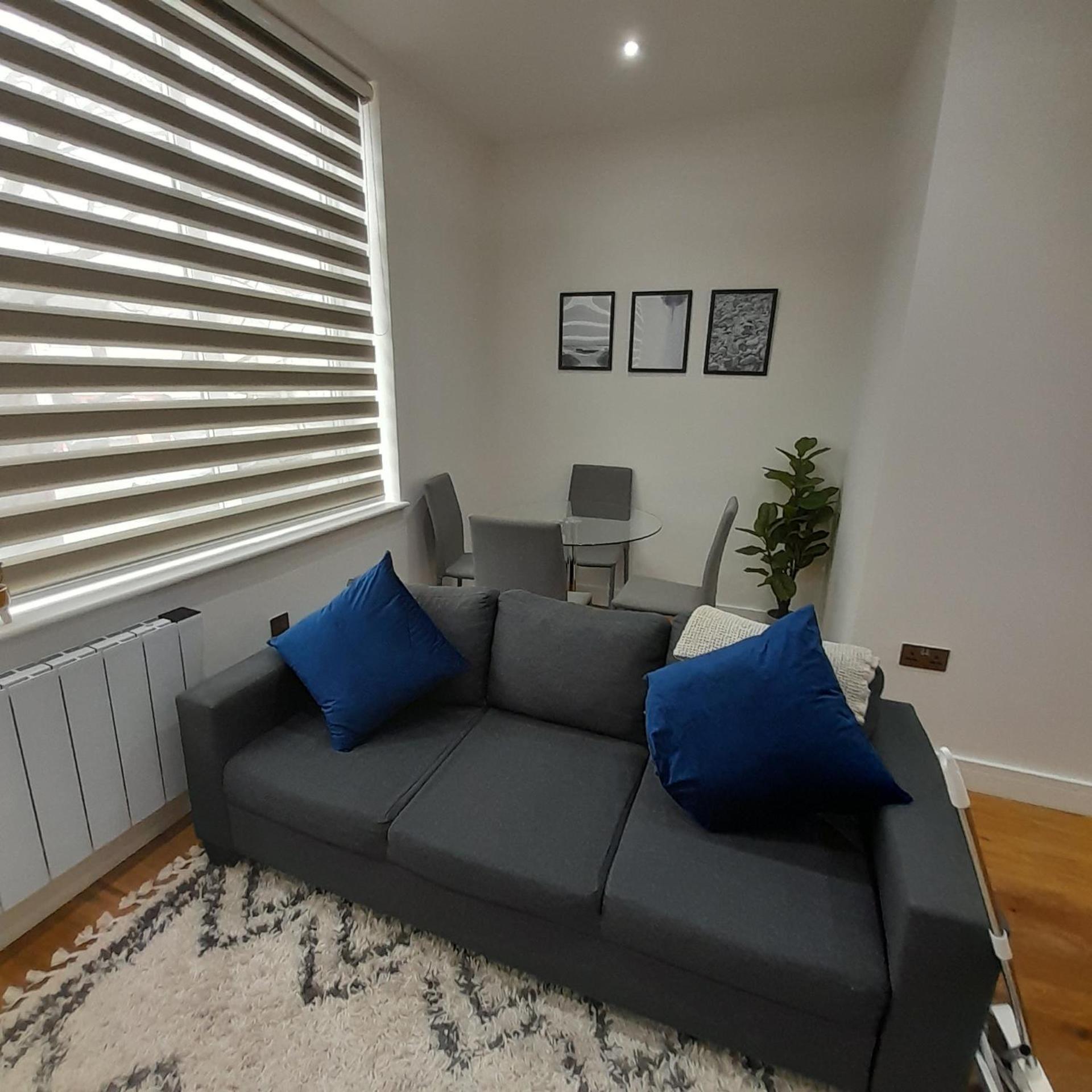 Deluxe Chic 1 2 Bed Apts Near Heathrow Legoland Windsor Slough 빌라 외부 사진