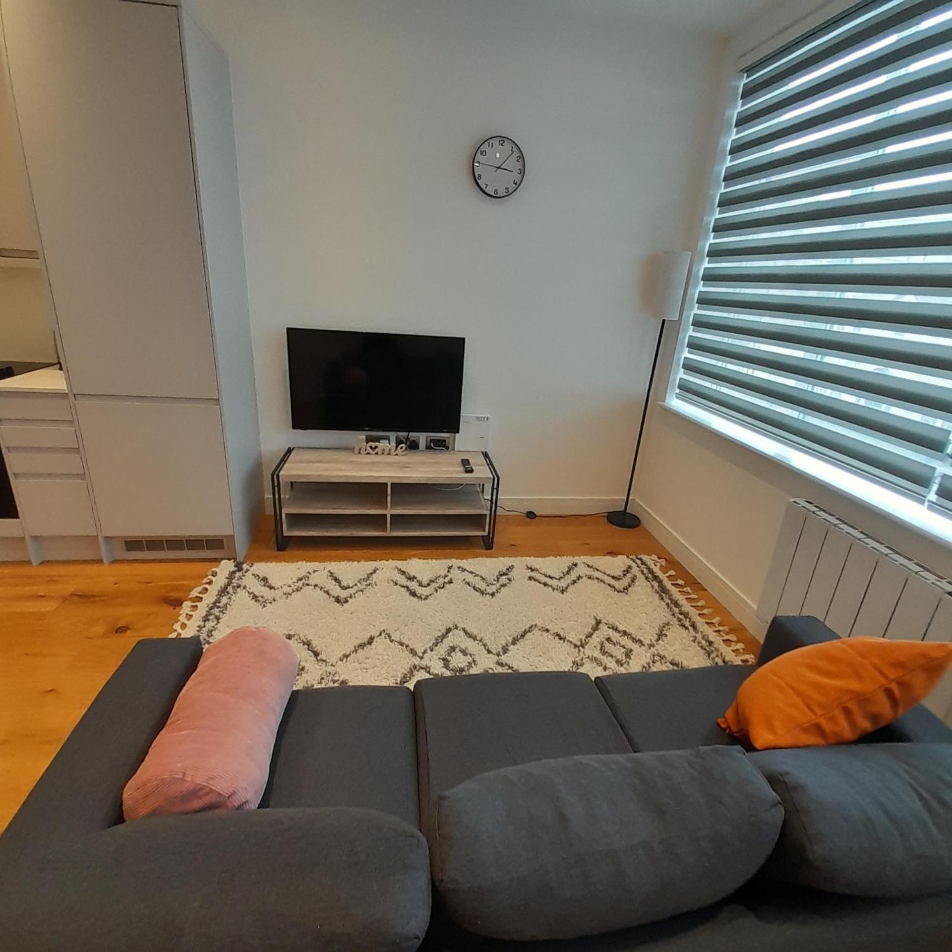 Deluxe Chic 1 2 Bed Apts Near Heathrow Legoland Windsor Slough 빌라 외부 사진
