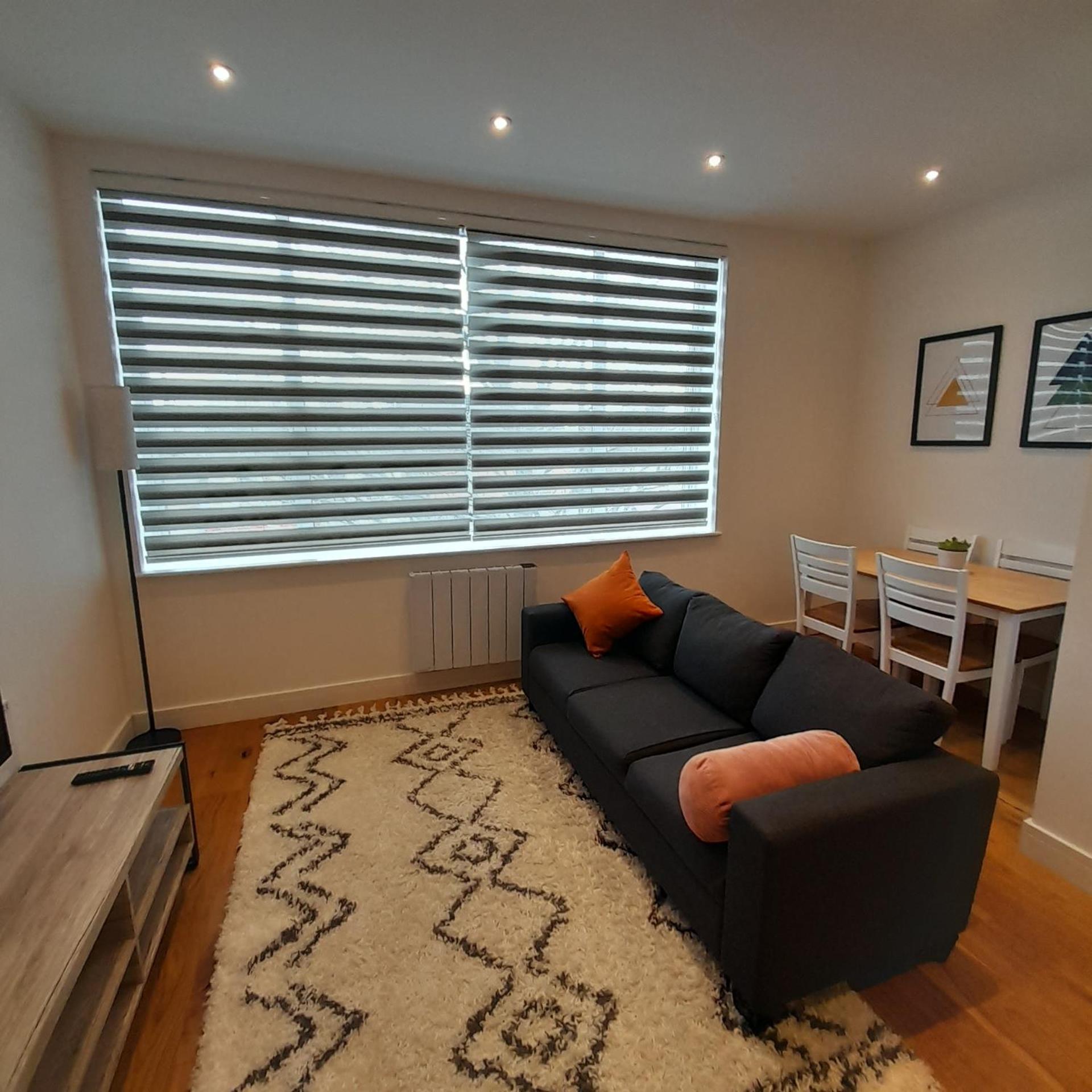 Deluxe Chic 1 2 Bed Apts Near Heathrow Legoland Windsor Slough 빌라 외부 사진
